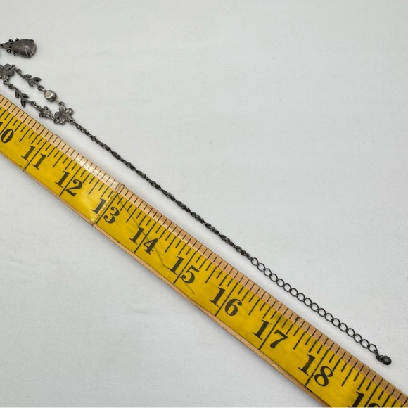 Vintage Avon Blue White Crystal Floral Art Deco Gunmetal Pendant Necklace - Picture 7 of 7